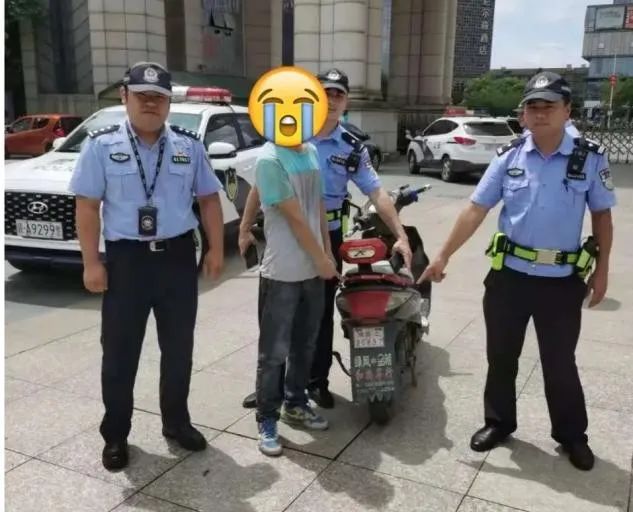 DƬ
